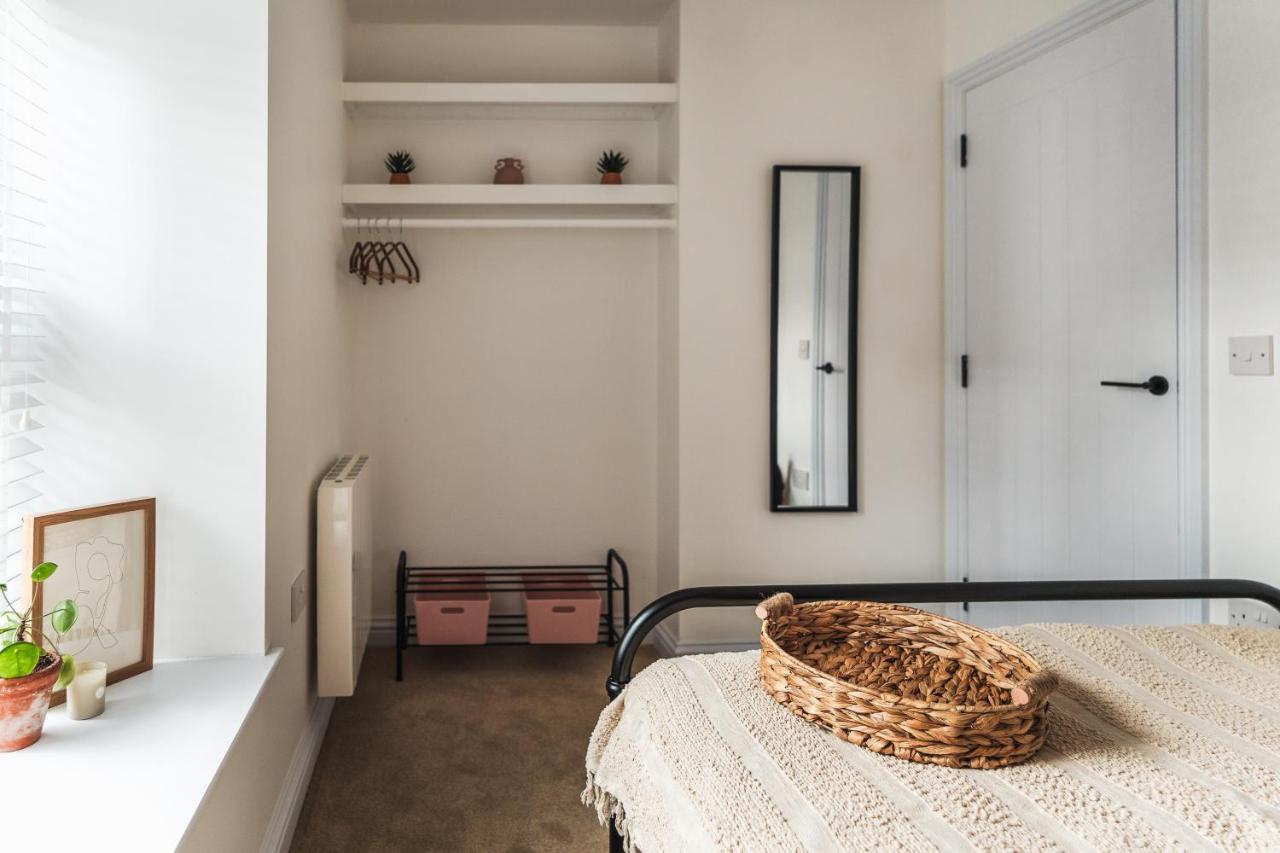 Wych Cottage, Striking 2 Bed, Parking, Ground Floor Flat - Step Free 서머턴 외부 사진